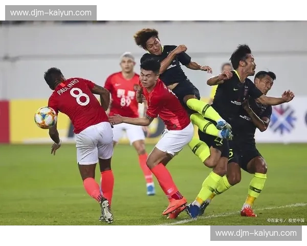 悉尼流浪者vs上海海港：亚冠赛场上的东西方足球碰撞，谁将续写传奇？